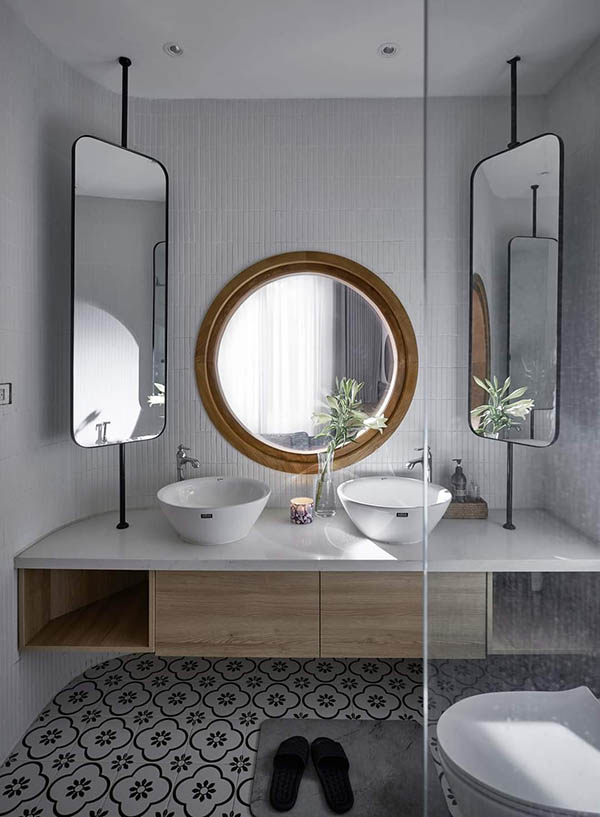 Phòng vệ sinh đẹp gọn gàng với 2 lavabo cho 2 người sử dụng cùng lúc