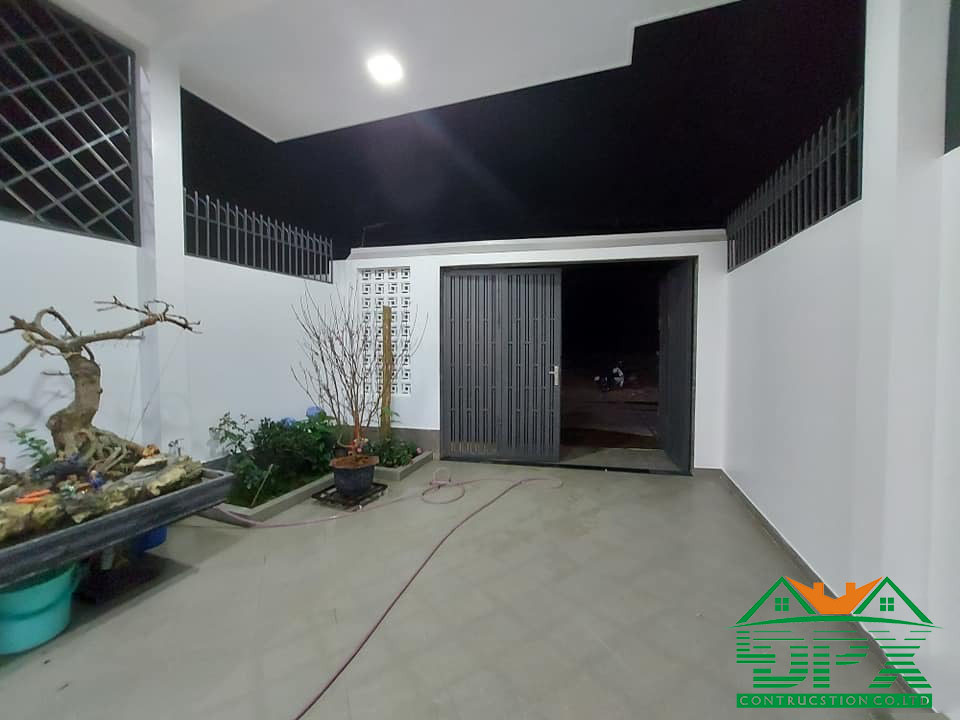 Khoảng sân vườn tương đối rộng rãi