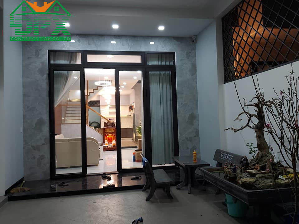Mặt ngoài tầng trệt