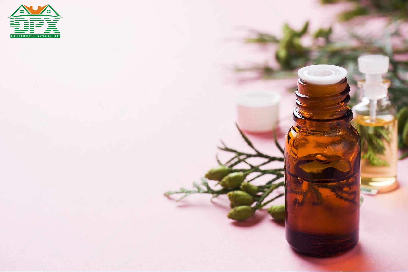 Tinh dầu tự nhiên được khuyến khích sử dụng giúp ngăn mùi hôi và tạo nên không gian thư giãn