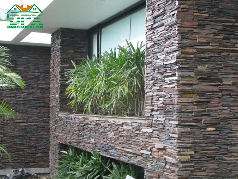 Gạch ốp tường đẹp bằng đá tự nhiên thường có chi phí đắt đỏ
