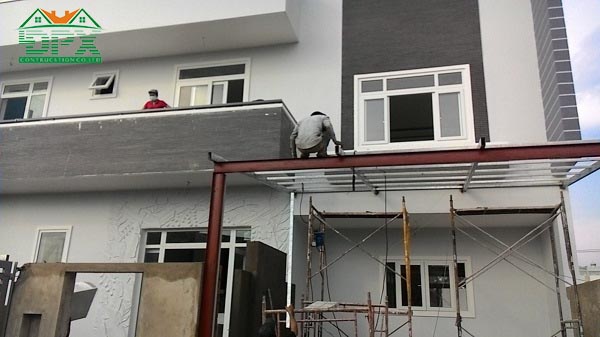 Tấm kim loại sẽ đem tới diện mạo mới mẻ cho mặt tiền ngôi nhà